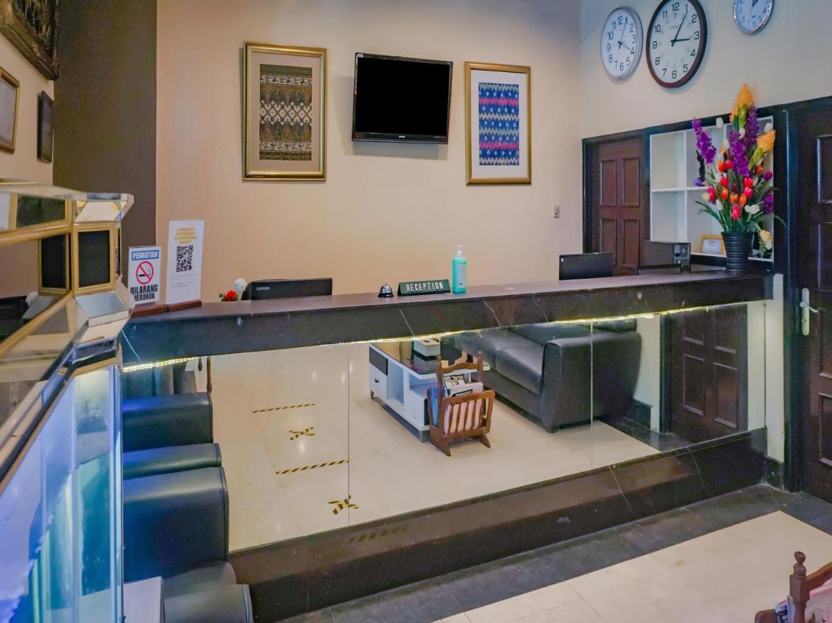 Oyo 3967 Hotel Pantai Wisata Макасар Экстерьер фото
