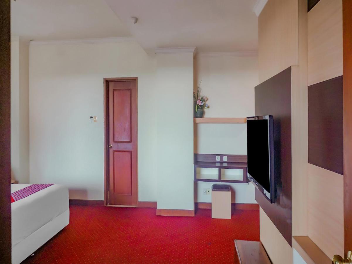 Oyo 3967 Hotel Pantai Wisata Макасар Экстерьер фото