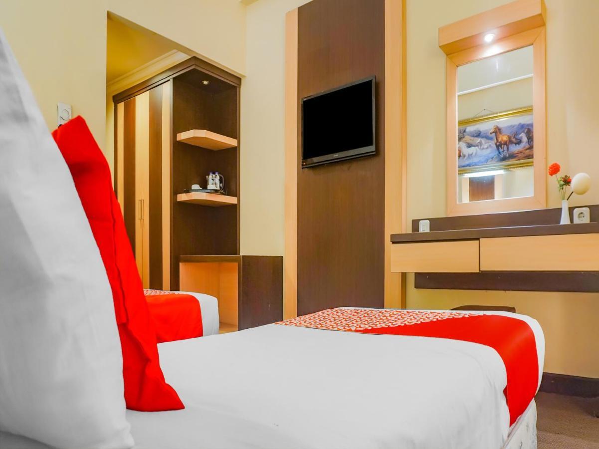Oyo 3967 Hotel Pantai Wisata Макасар Экстерьер фото