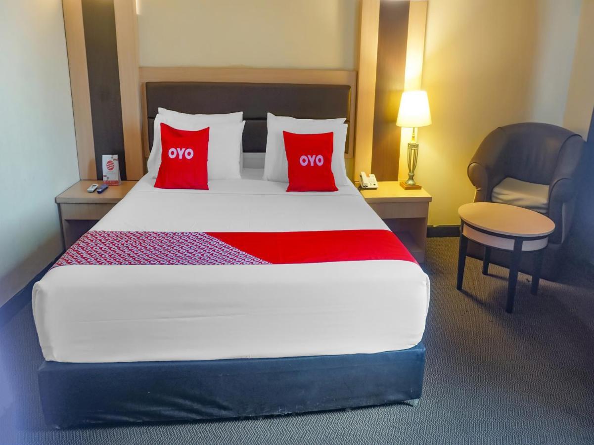 Oyo 3967 Hotel Pantai Wisata Макасар Экстерьер фото