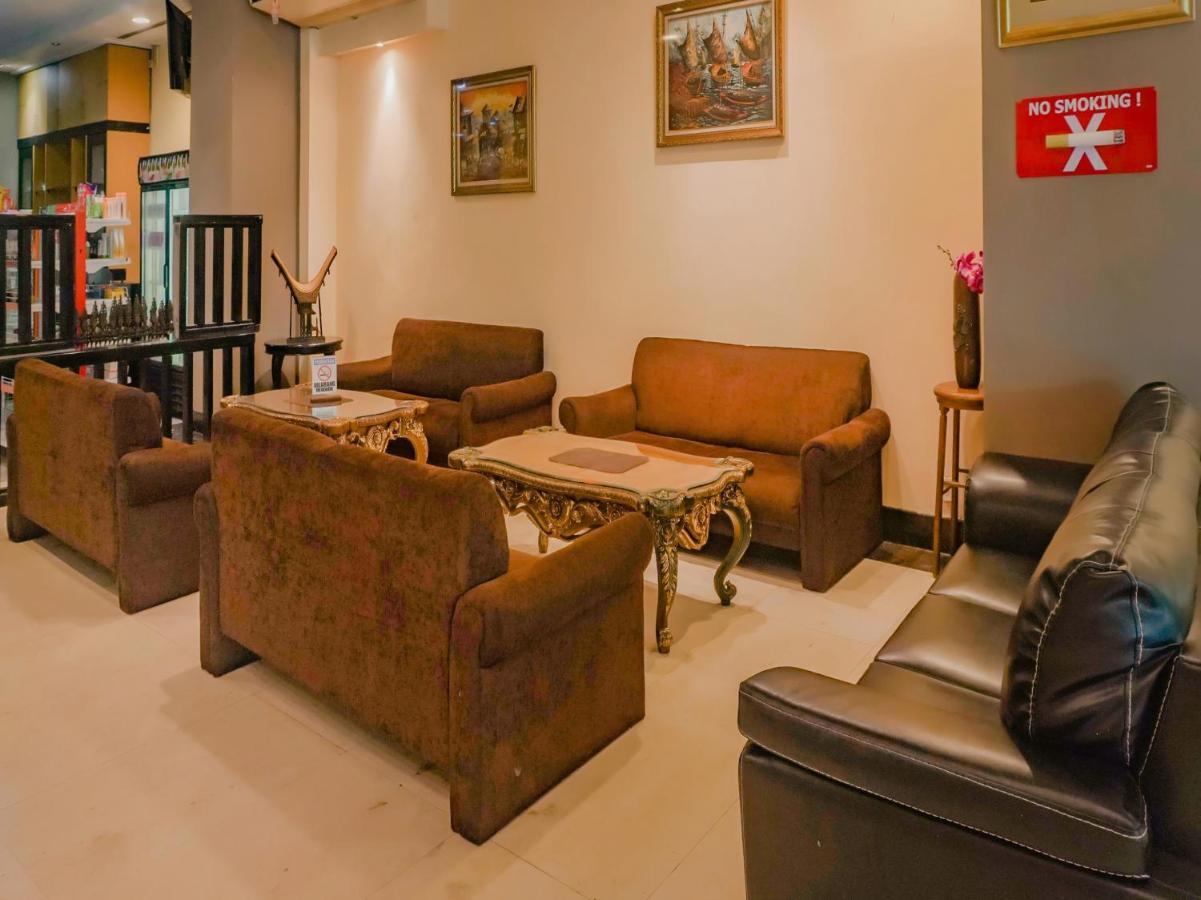Oyo 3967 Hotel Pantai Wisata Макасар Экстерьер фото