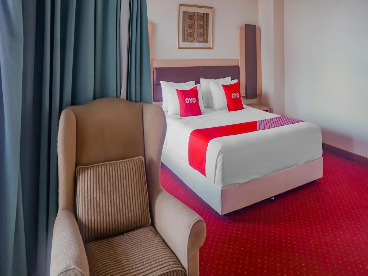 Oyo 3967 Hotel Pantai Wisata Макасар Экстерьер фото