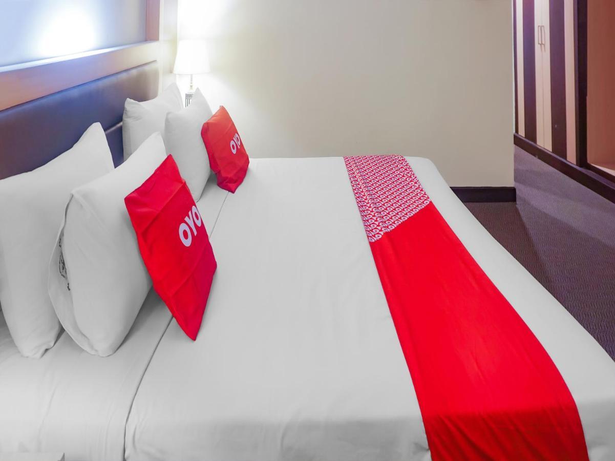 Oyo 3967 Hotel Pantai Wisata Макасар Экстерьер фото
