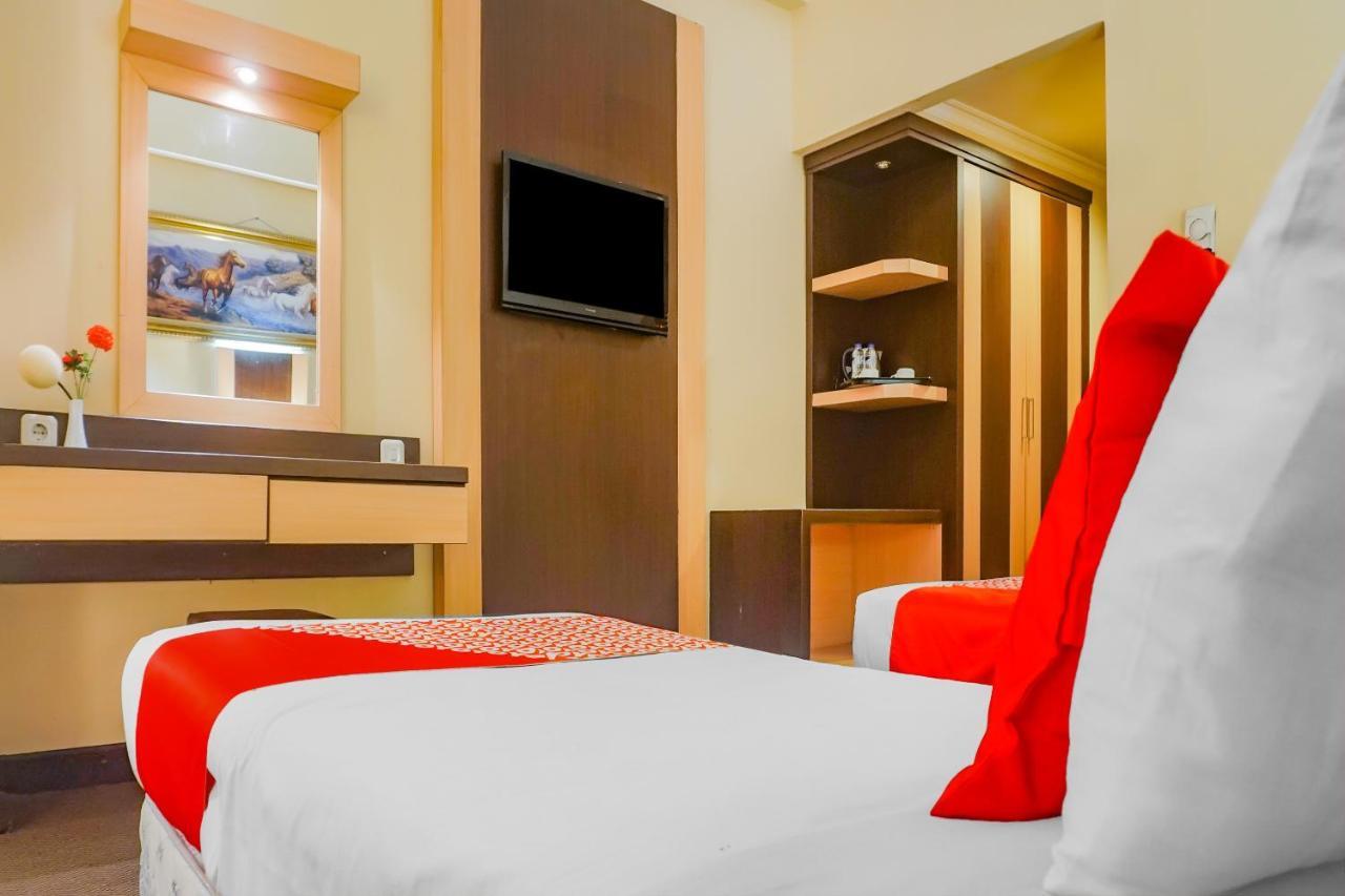 Oyo 3967 Hotel Pantai Wisata Макасар Экстерьер фото