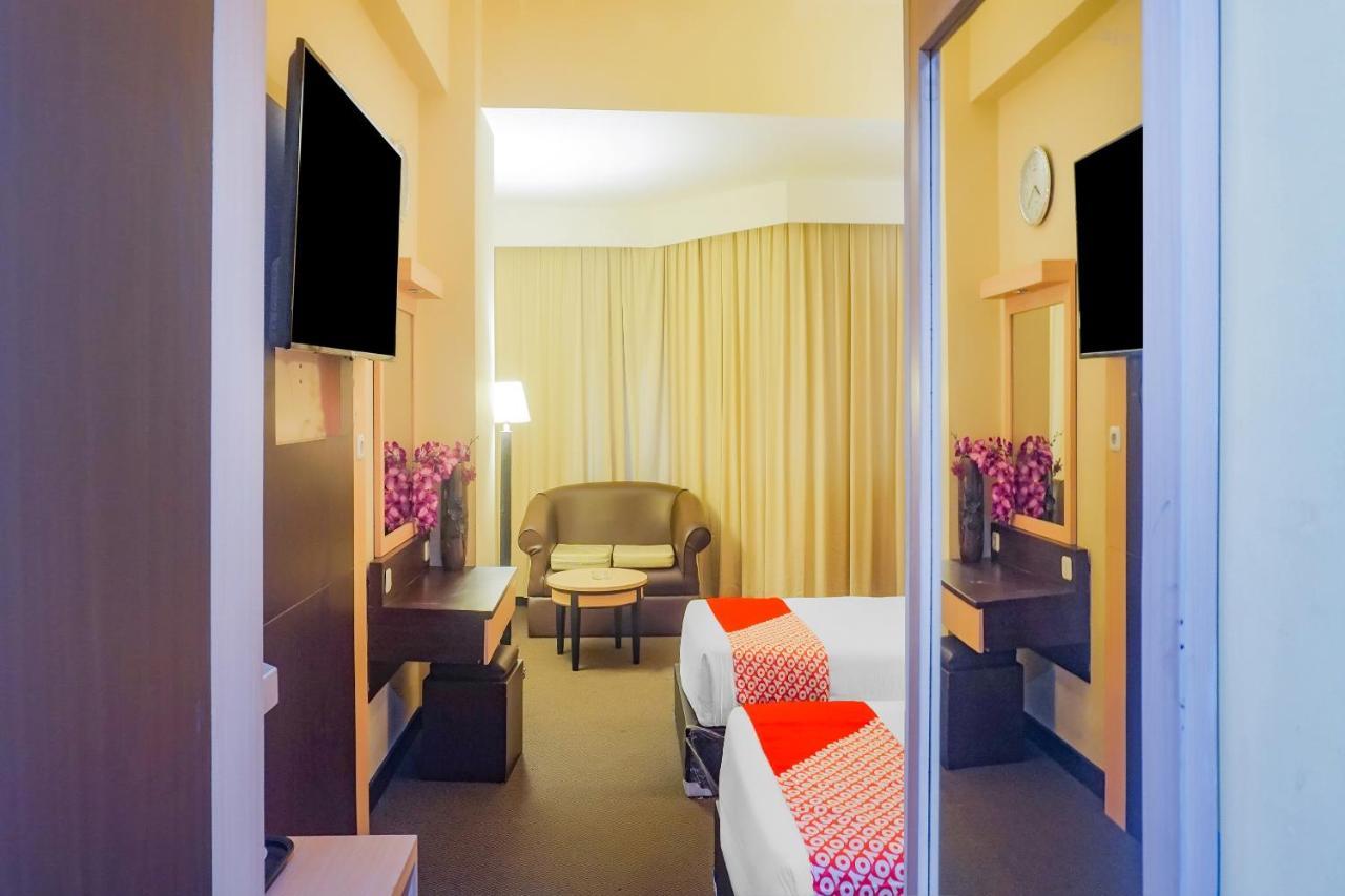 Oyo 3967 Hotel Pantai Wisata Макасар Экстерьер фото
